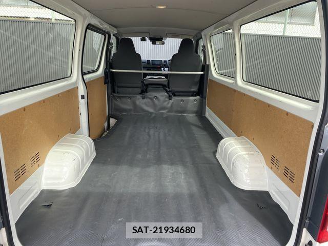 Toyota HIACE VAN 2023-04 7620844-13