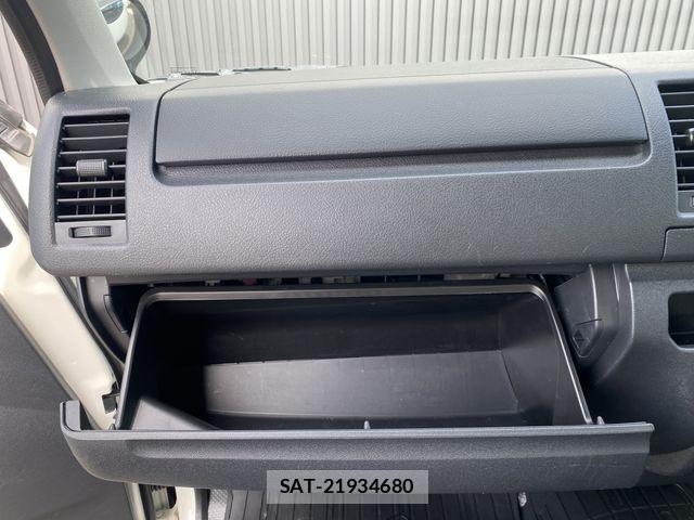 Toyota HIACE VAN 2023-04 7620844-18