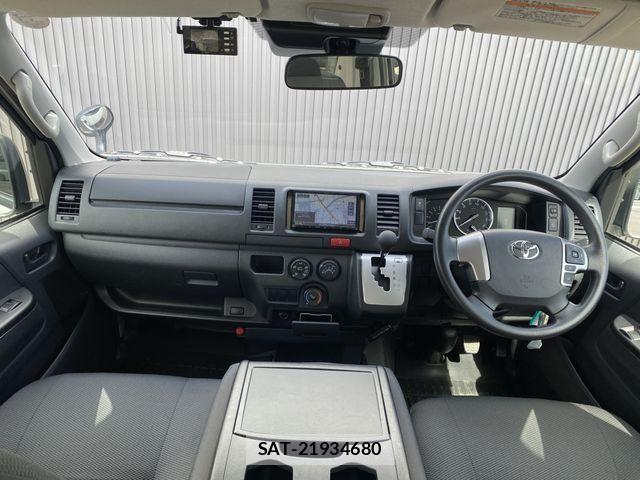 Toyota HIACE VAN 2023-04 7620844-1