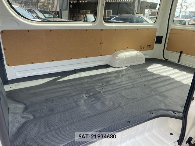 Toyota HIACE VAN 2023-04 7620844-21