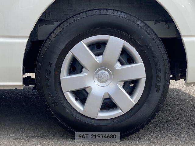 Toyota HIACE VAN 2023-04 7620844-28
