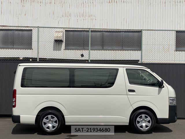 Toyota HIACE VAN 2023-04 7620844-7