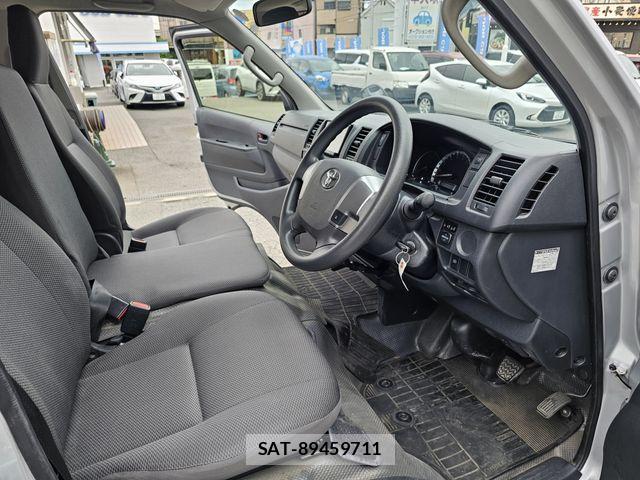 Toyota HIACE VAN 2020-06 7903529-6