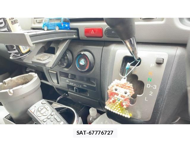 Toyota HIACE VAN 2007-04 7964156-19