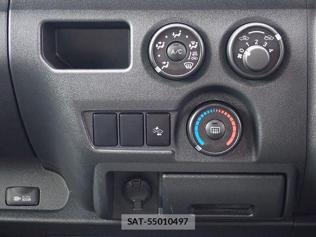 Toyota HIACE VAN 2021-11 7981359-12
