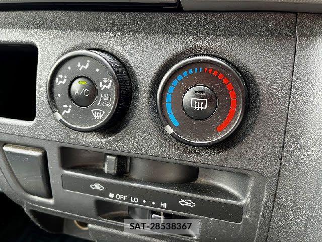Toyota HIACE VAN 2005-11 8102319-18
