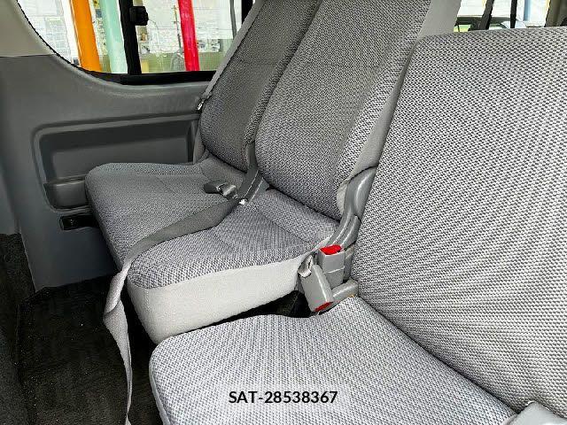 Toyota HIACE VAN 2005-11 8102319-3