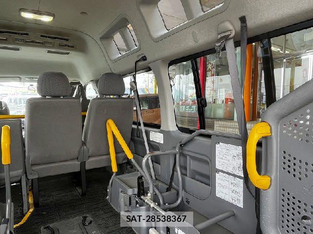 Toyota HIACE VAN 2005-11 8102319-5