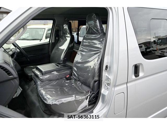 Toyota HIACE VAN 2018-05 8210703-13
