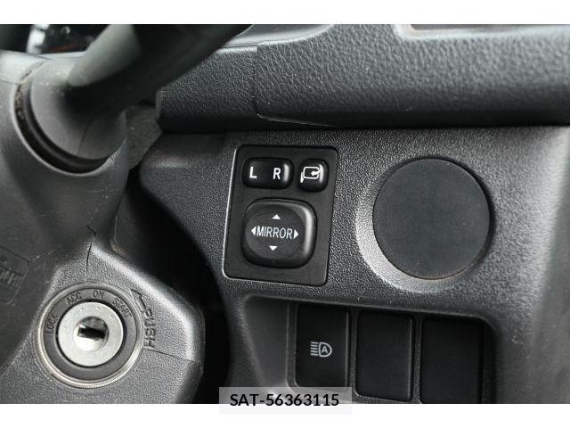 Toyota HIACE VAN 2018-05 8210703-18