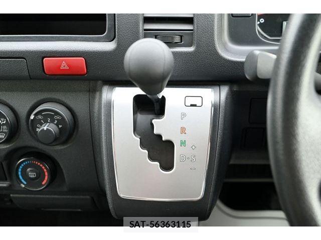 Toyota HIACE VAN 2018-05 8210703-21