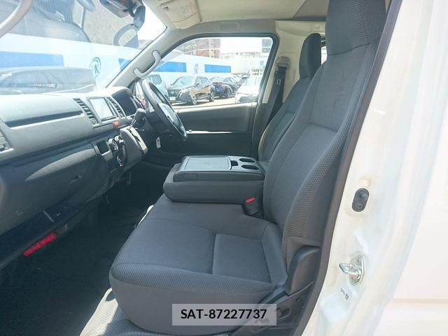 Toyota HIACE VAN 2024-04 8210700-10