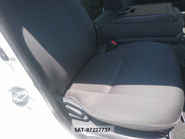 Toyota HIACE VAN 2024-04 8210700-11