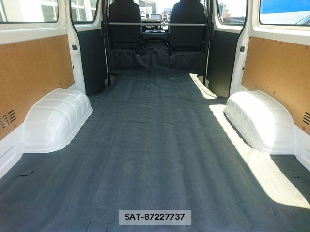 Toyota HIACE VAN 2024-04 8210700-15