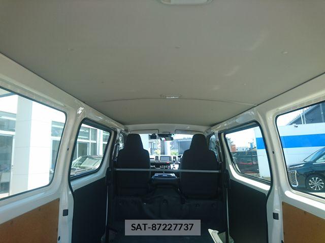Toyota HIACE VAN 2024-04 8210700-16