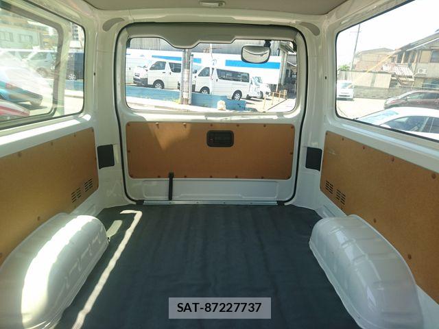 Toyota HIACE VAN 2024-04 8210700-17