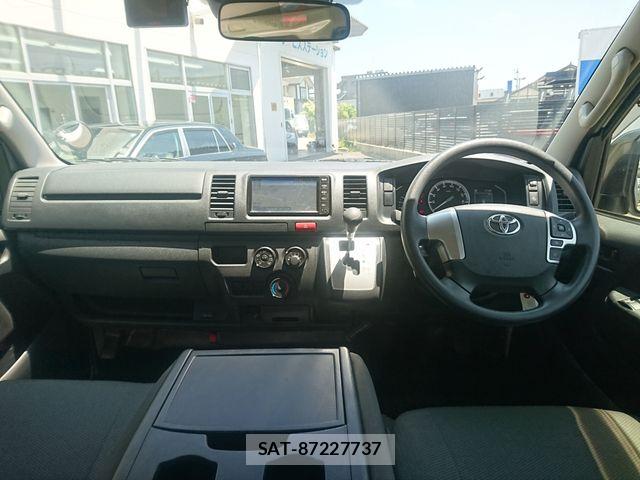 Toyota HIACE VAN 2024-04 8210700-18