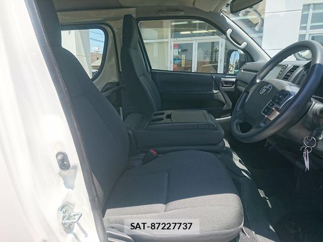 Toyota HIACE VAN 2024-04 8210700-1