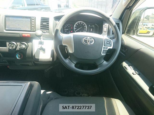 Toyota HIACE VAN 2024-04 8210700-19
