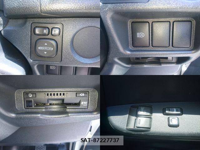 Toyota HIACE VAN 2024-04 8210700-25