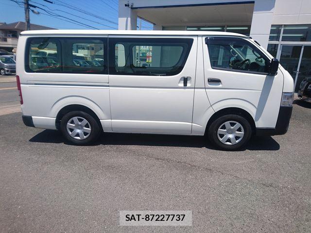 Toyota HIACE VAN 2024-04 8210700-7