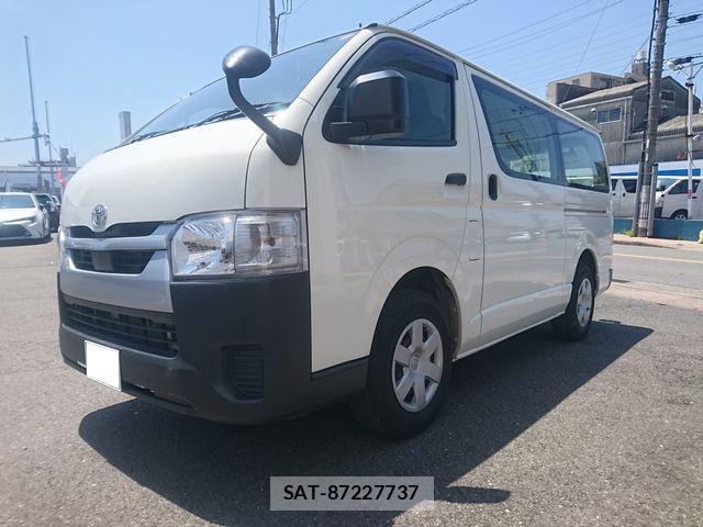 Toyota HIACE VAN 2024-04 8210700-8