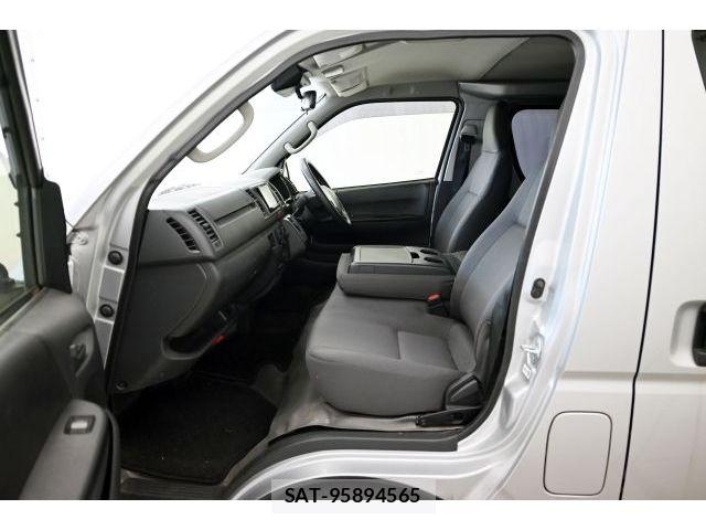 Toyota HIACE VAN 2020-05 8210701-9