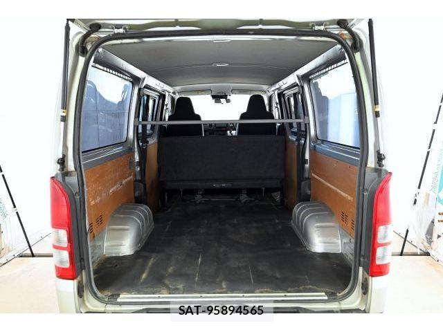Toyota HIACE VAN 2020-05 8210701-11
