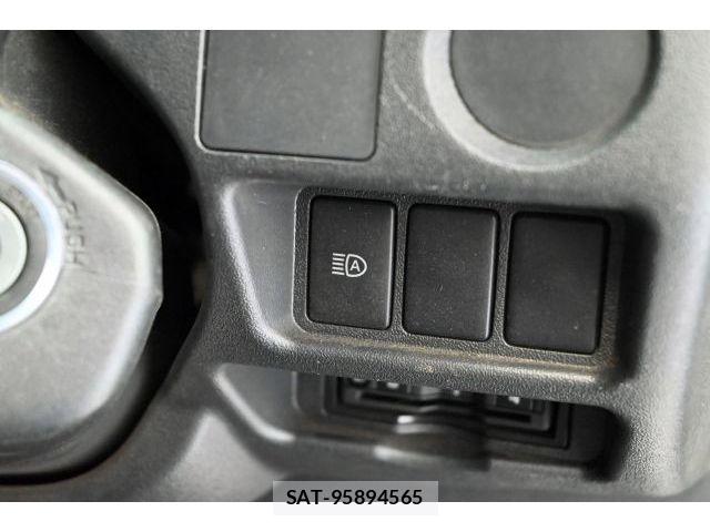 Toyota HIACE VAN 2020-05 8210701-13