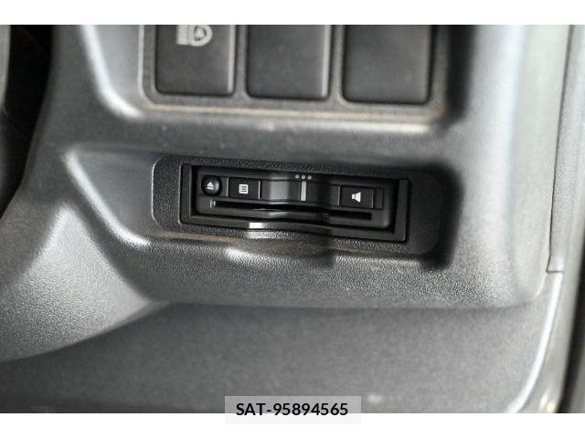 Toyota HIACE VAN 2020-05 8210701-14
