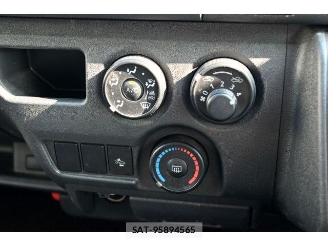 Toyota HIACE VAN 2020-05 8210701-18