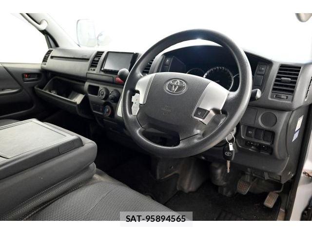 Toyota HIACE VAN 2020-05 8210701-1