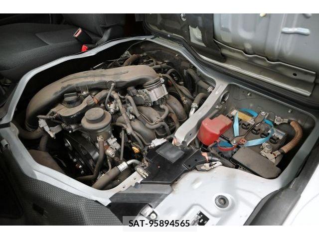 Toyota HIACE VAN 2020-05 8210701-23