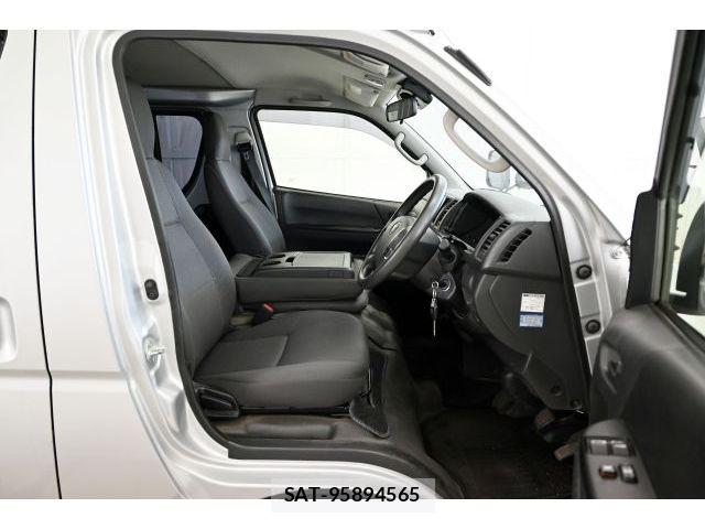 Toyota HIACE VAN 2020-05 8210701-7