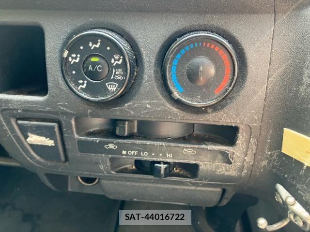 Toyota HIACE VAN 2013-07 8232175-11