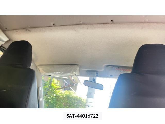 Toyota HIACE VAN 2013-07 8232175-26