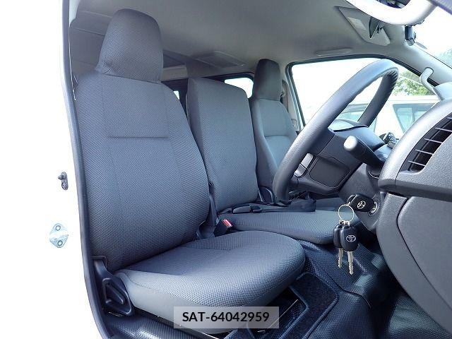 Toyota HIACE VAN 2021-09 8355797-21