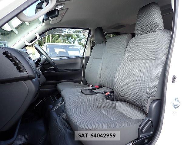 Toyota HIACE VAN 2021-09 8355797-22