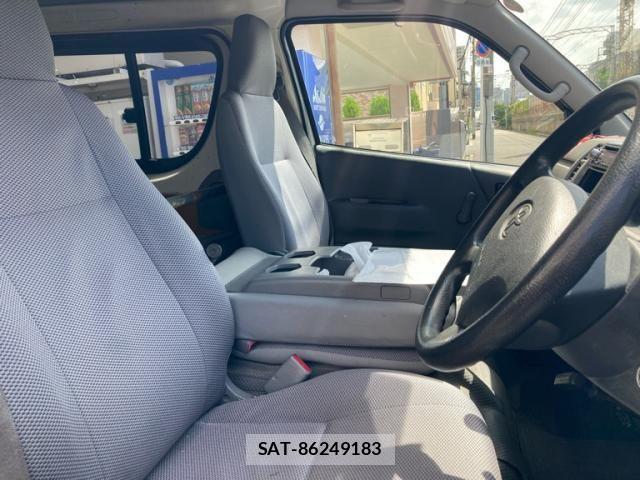 Toyota HIACE VAN 2005-08 8369446-13
