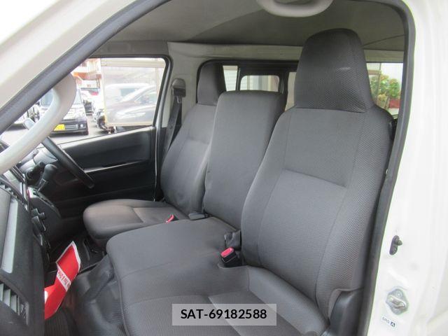 Toyota HIACE VAN 2015-12 8415507-9