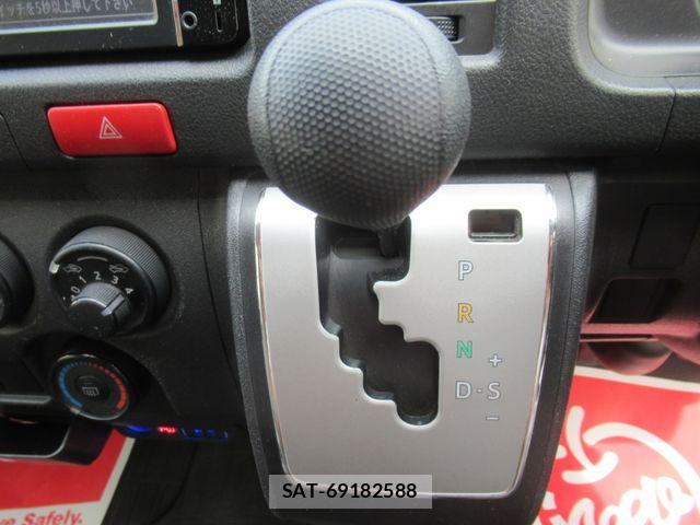 Toyota HIACE VAN 2015-12 8415507-18