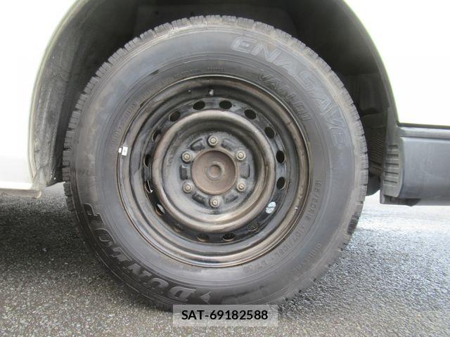 Toyota HIACE VAN 2015-12 8415507-23