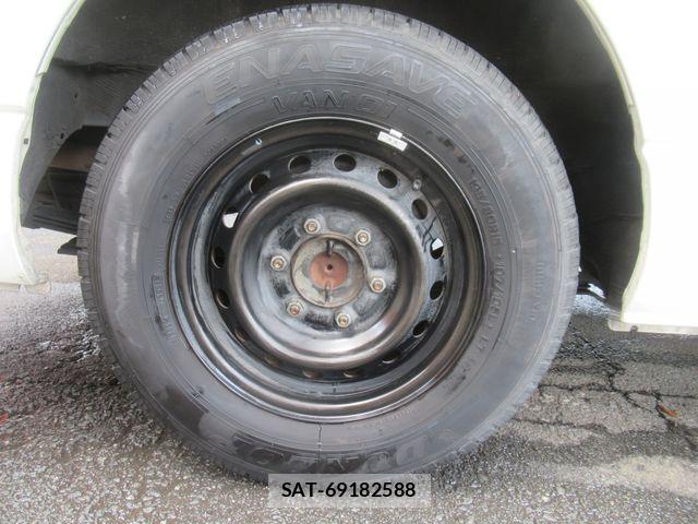 Toyota HIACE VAN 2015-12 8415507-24