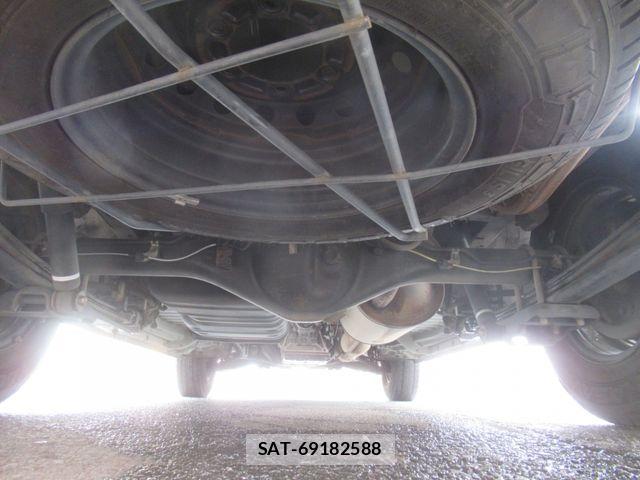 Toyota HIACE VAN 2015-12 8415507-28