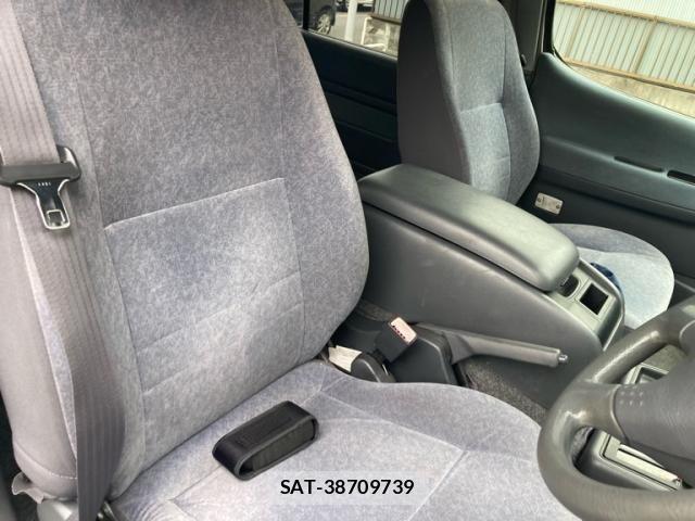 Toyota HIACE VAN 2003-11 8415502-13