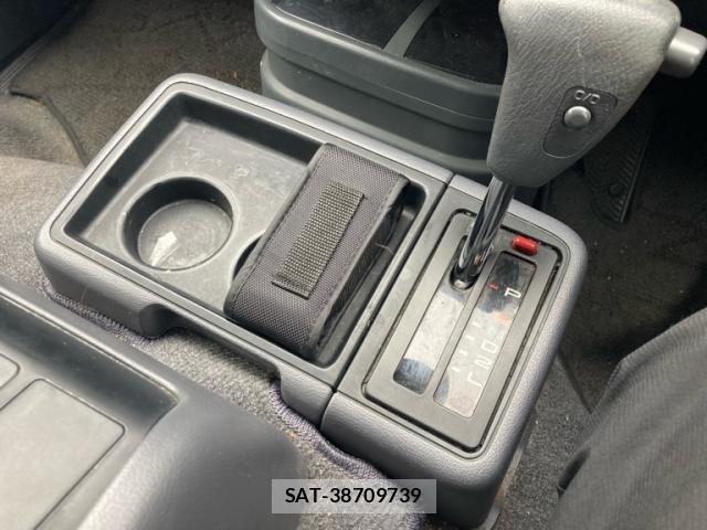 Toyota HIACE VAN 2003-11 8415502-15