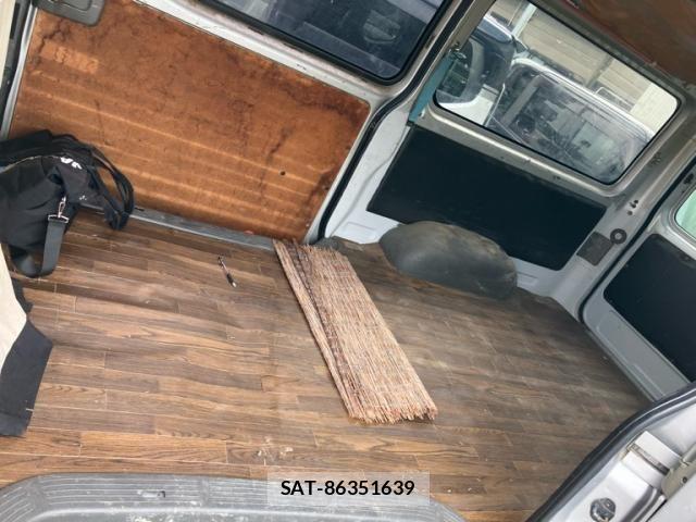 Toyota HIACE VAN 2004-11 8438991-4