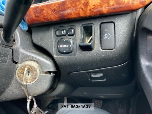 Toyota HIACE VAN 2004-11 8438991-8