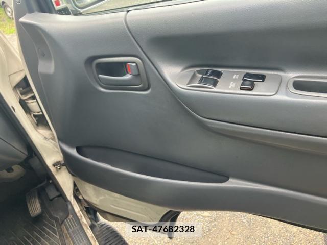 Toyota HIACE VAN 2004-05 8629400-13