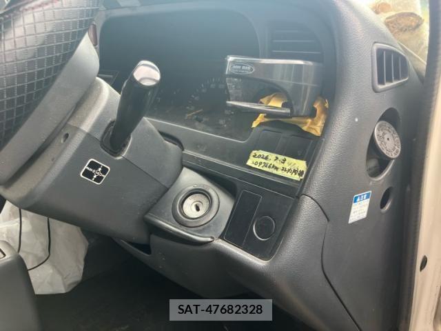 Toyota HIACE VAN 2004-05 8629400-14